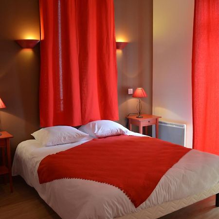 ホテル Le Geneve ラ・ブルブール 部屋 写真