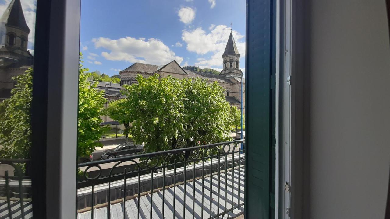 ホテル Le Geneve ラ・ブルブール エクステリア 写真